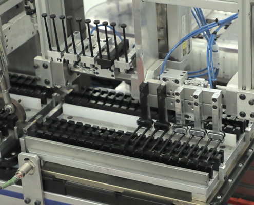 We continuously improve processes to reduce lead time and waste and streamline production by offering manual, semi-automated and fully automated assembly of test strips and cassettes.